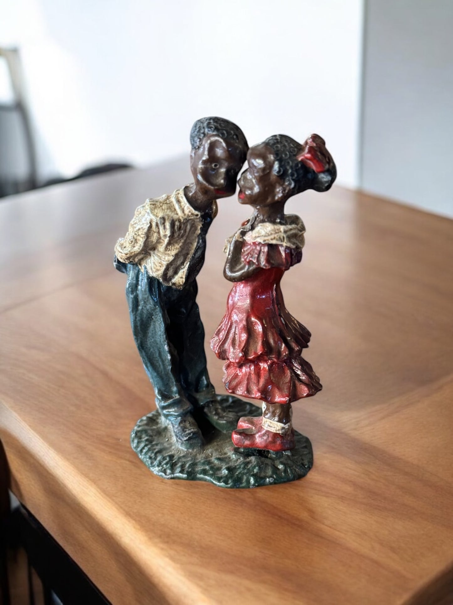 Lead Black Americana Kissing